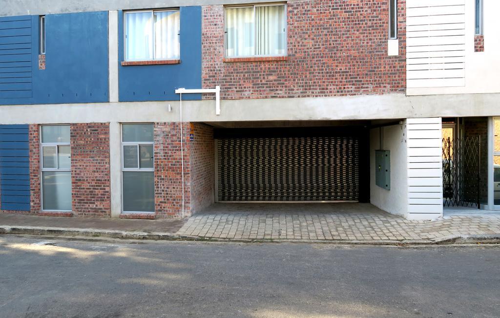 Swift Contemporary Studio Apartment