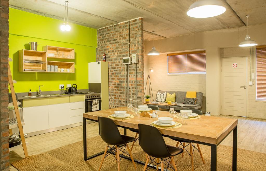 Swift Contemporary Studio Apartment
